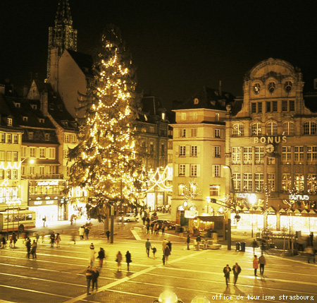 A Strasbourg : le plus grand sapin de Noël en France